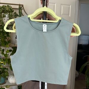 Yogalicious Cropped Tank. Size Medium. PTP: 16”. Like new.